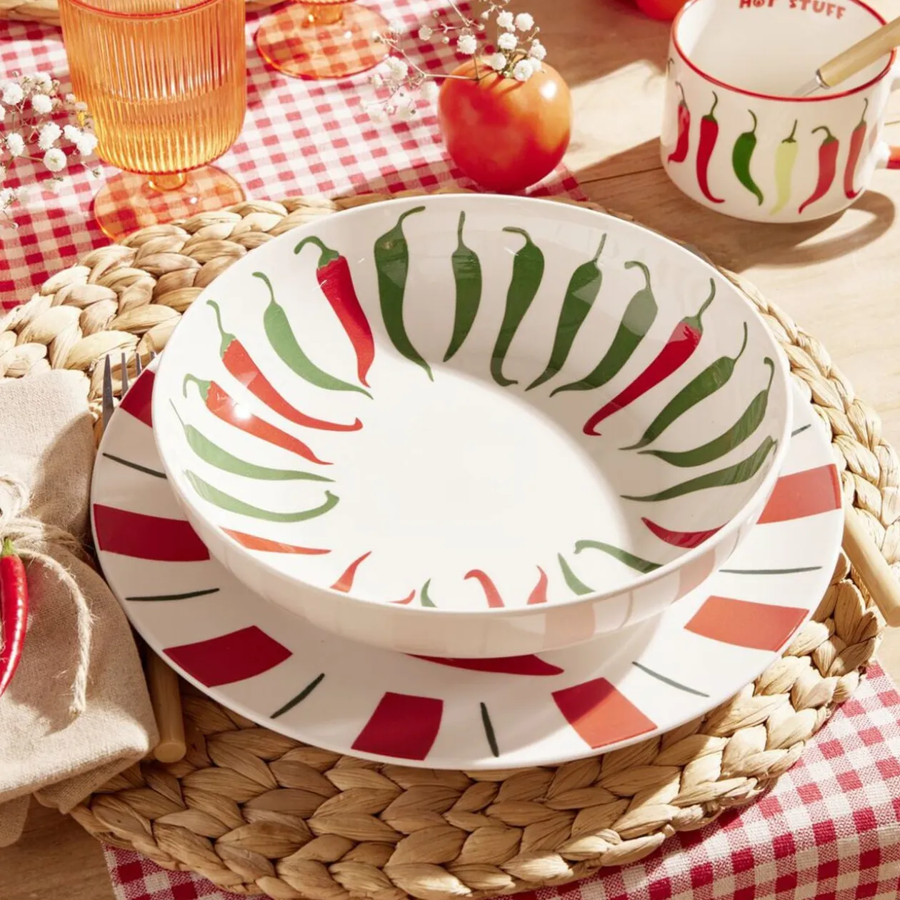 Assiette creuse céramique blanche motifs piments rouges et verts Ø22cm