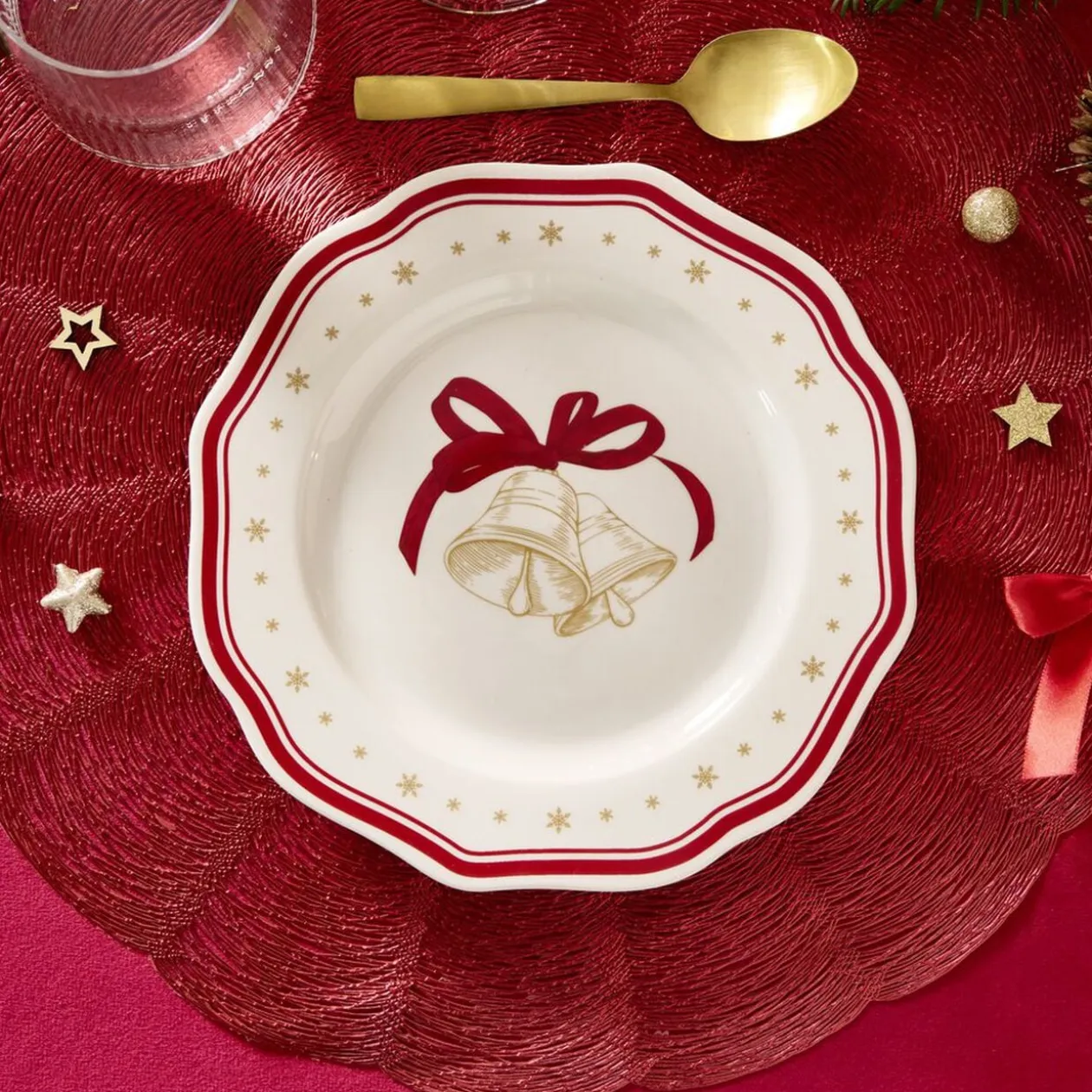 Assiette dessert imprimé boule de Noël contour vague rouge faïence Ø20 cm