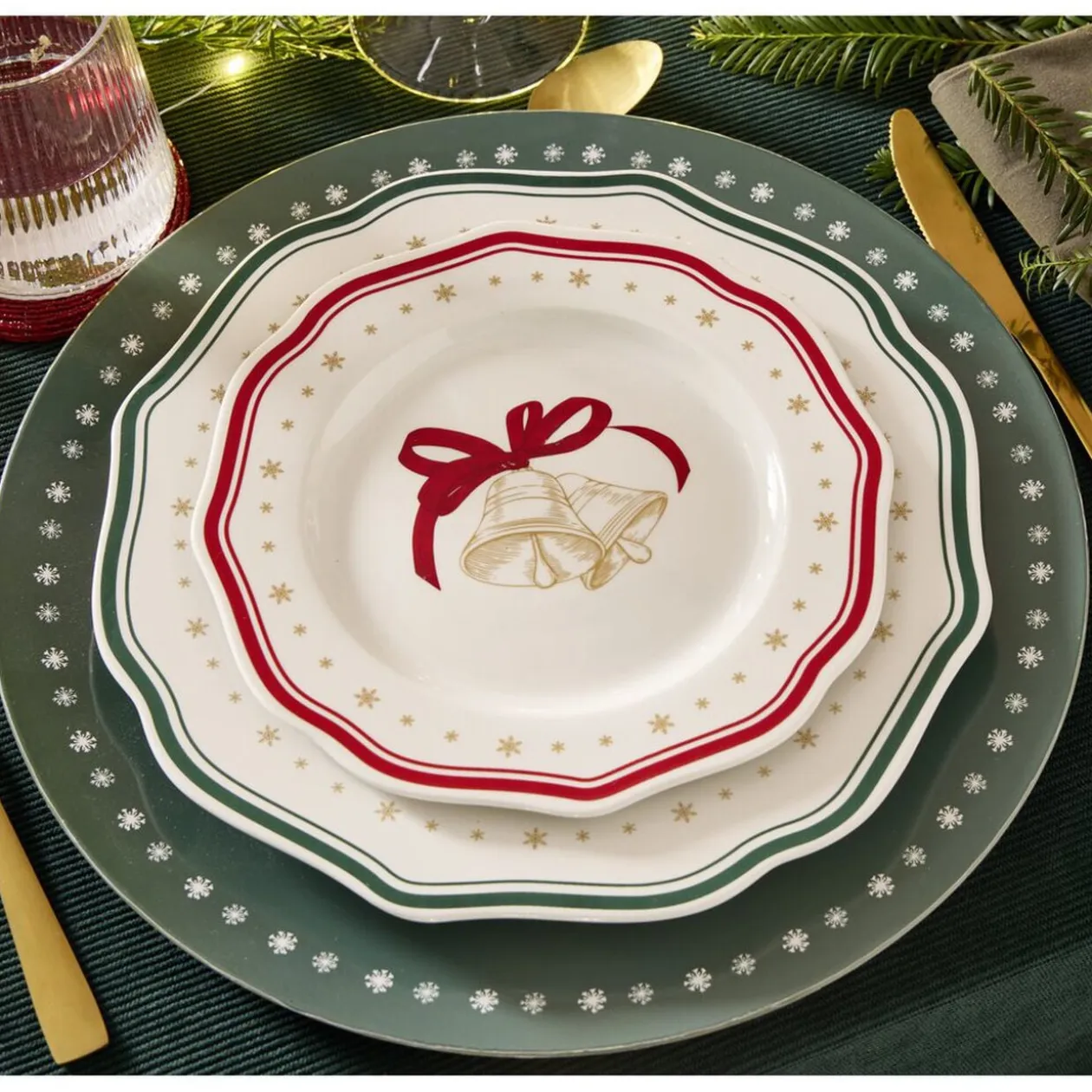 Assiette dessert imprimé boule de Noël contour vague rouge faïence Ø20 cm