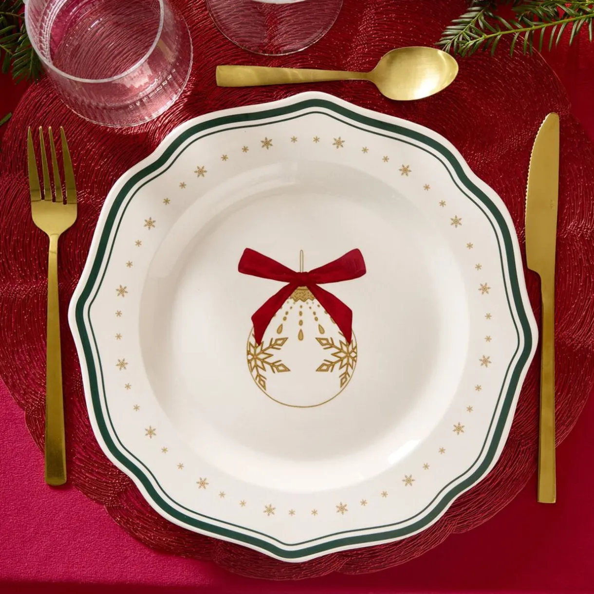 Assiette plate imprimé boule de Noël contour vague bleu faïence Ø27 cm < Gifi New