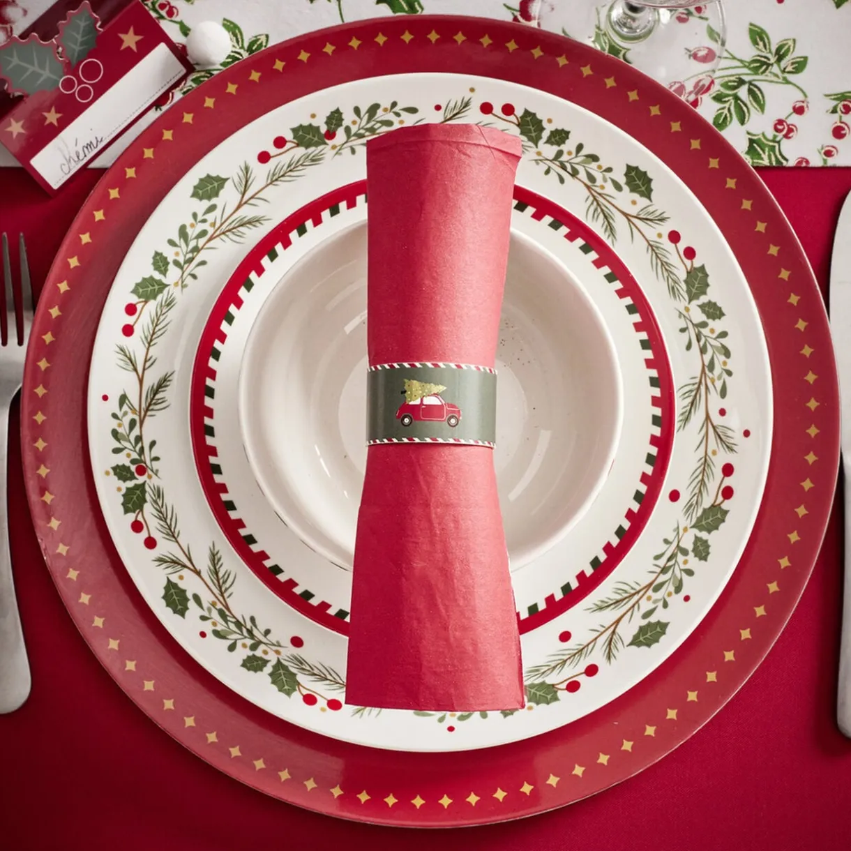 Assiette plate porcelaine blanche motif feuillage de Noël Ø27cm < Gifi