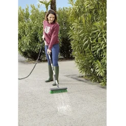 Balai brosse avec raccord pour tuyau d'eau < Gifi New