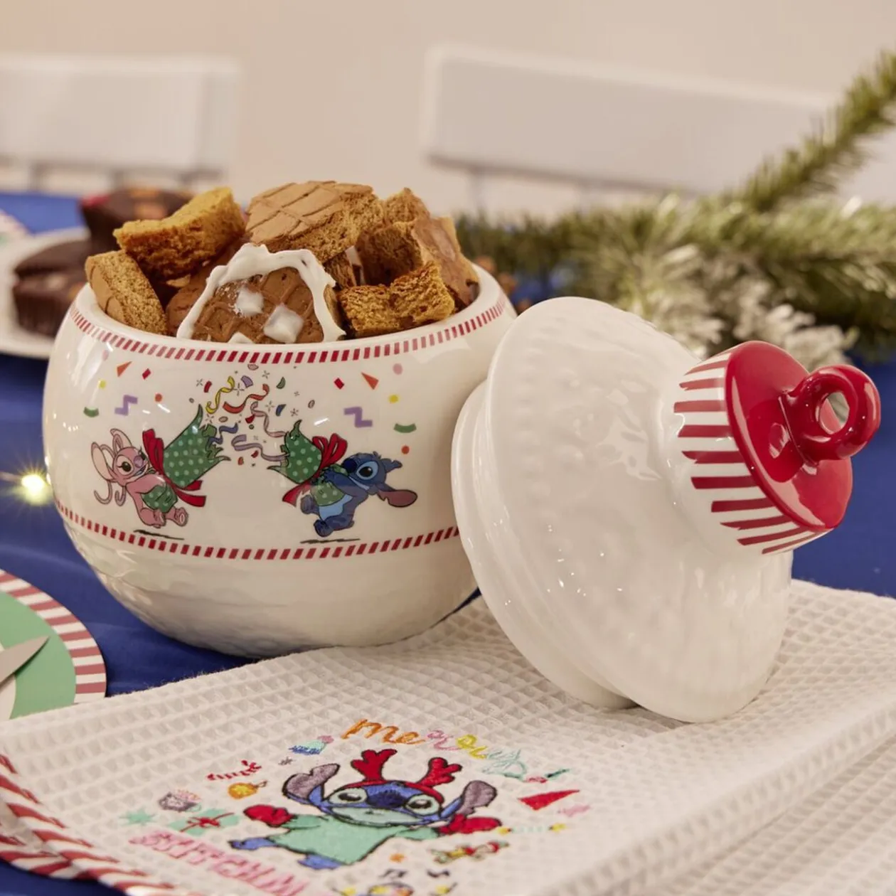 Bonbonnière boule de Noël Disney Stitch céramique blanc et rouge Ø15,5xH19cm
