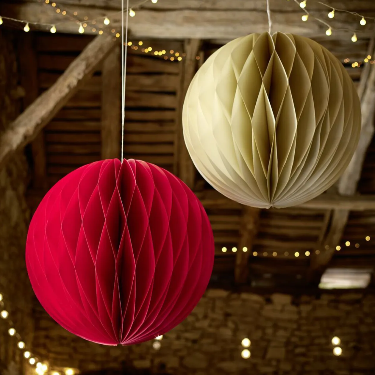 Boule de Noël en papier XL à suspendre Ø60xH60cm (2 modèles)