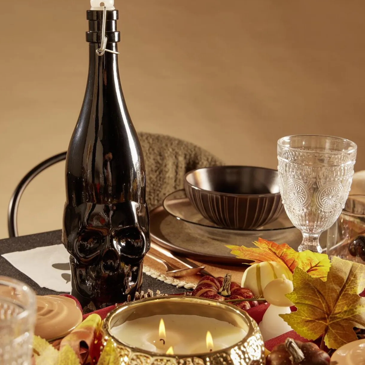 Bouteille Halloween 1L en verre forme tête de mort noire < Gifi Hot