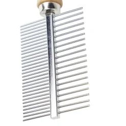 Brosse animal double peigne métal et bois < Gifi Outlet