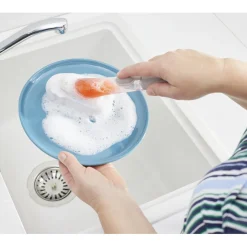 Brosse de nettoyage en mousse avec distributeur de savon intégré L27,5cm < Gifi