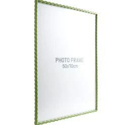 Cadre photo bord vague plastique coloré 54x74cm pour photo 50x70cm (3 modèles)