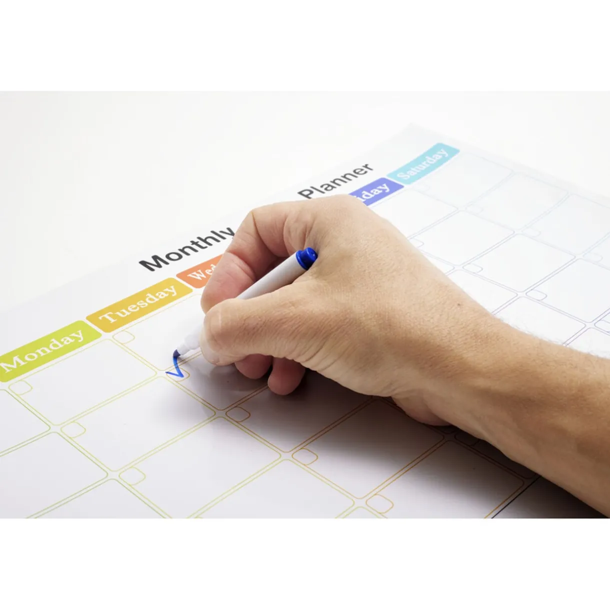 Calendrier mensuel magnétique et 7 accessoires 42x30cm < Gifi
