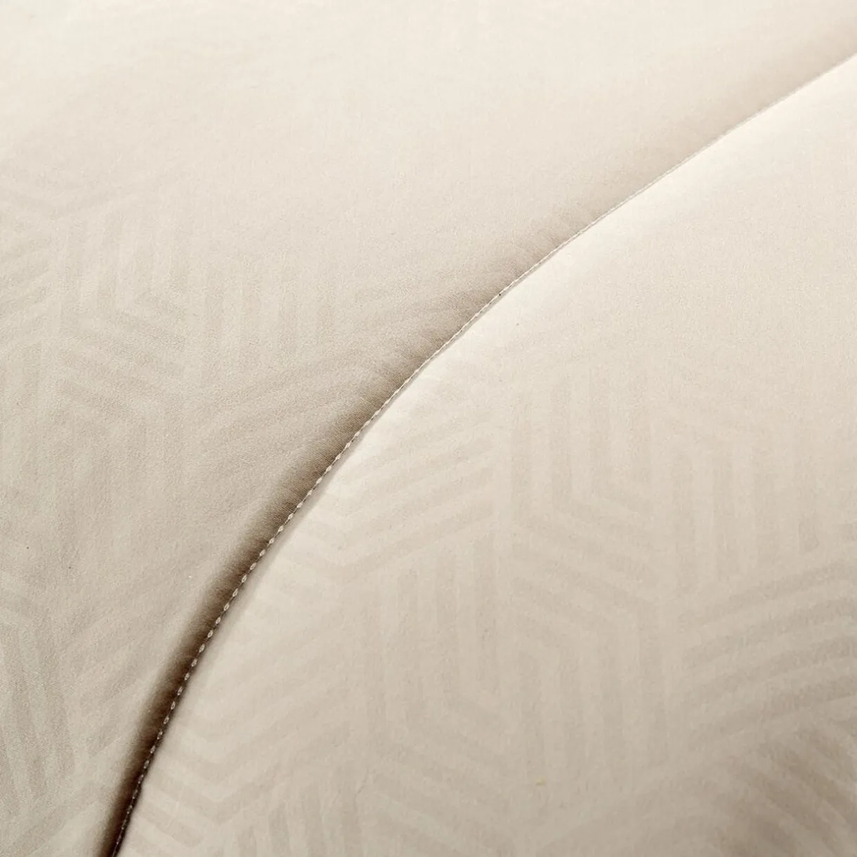 Couette légère 1 personne embossée 140x200cm (2 modèles) < Gifi Outlet