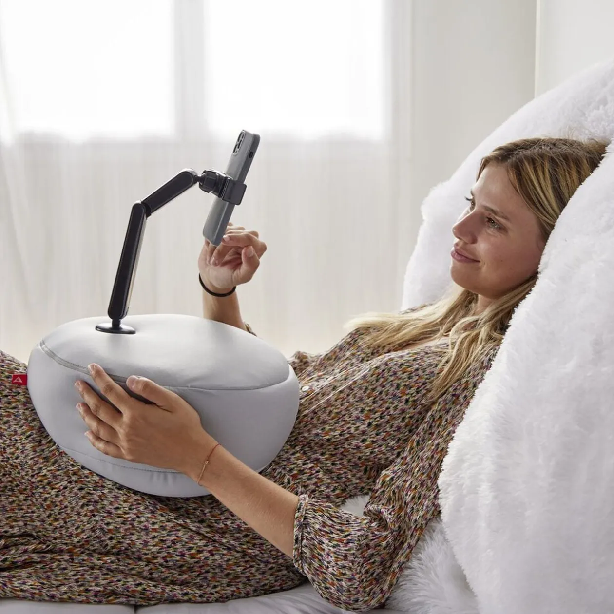 Coussin ergonomique avec support porte-téléphone