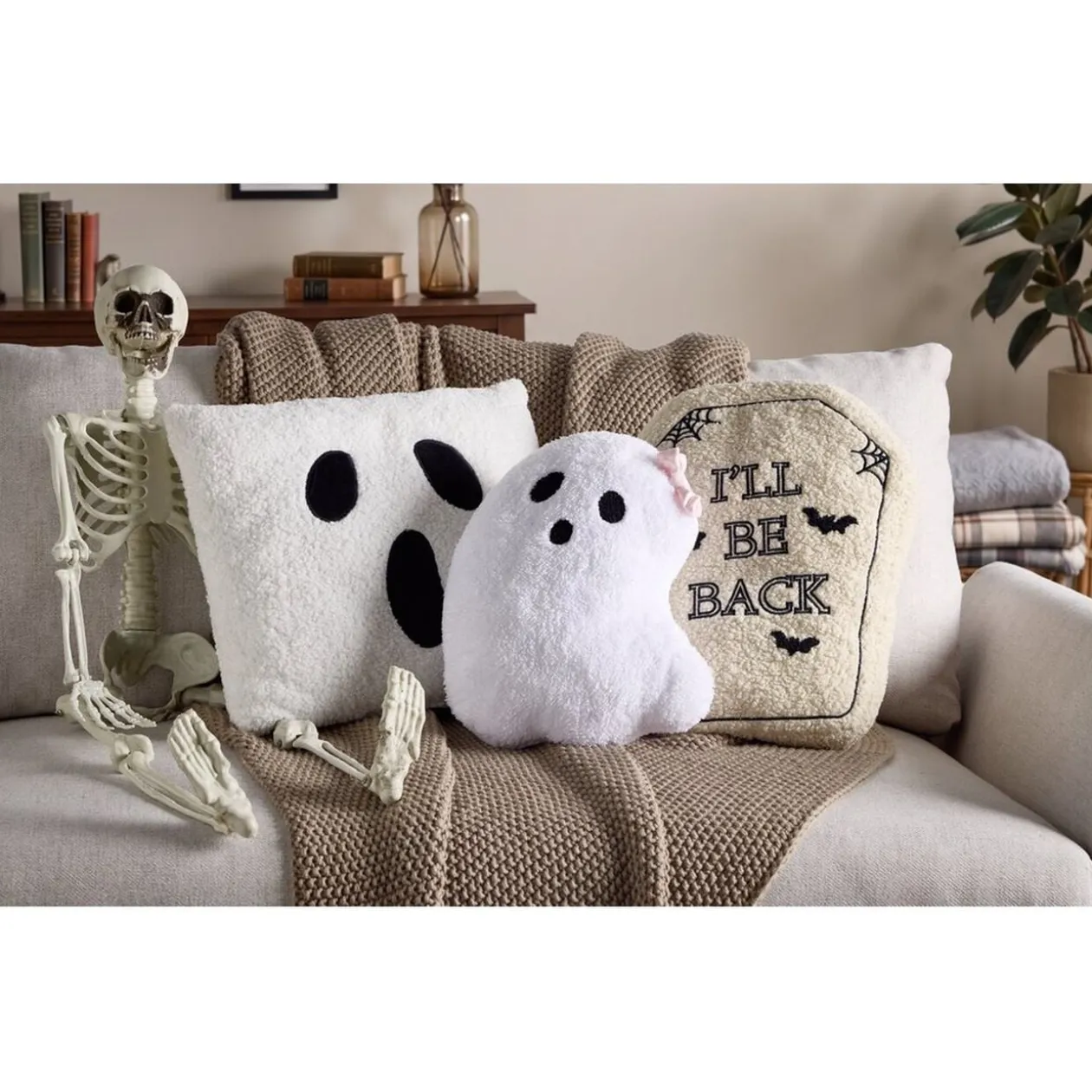 Coussin Halloween pierre tombale inscription polyester blanc 30x36cm