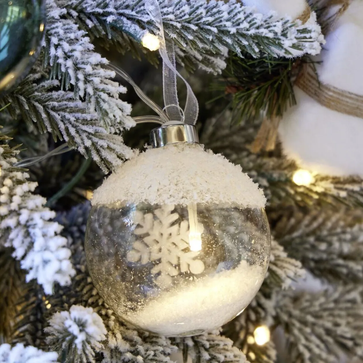 Guirlande de Noël 6 boules en verre motif flocon de neige blanc 3m