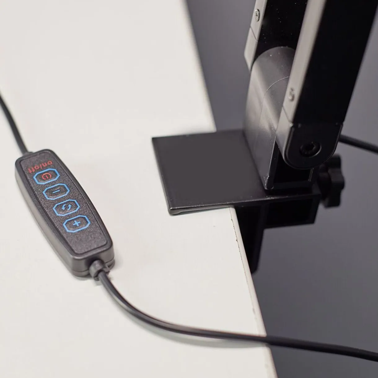 Lampe de bureau flexible USB < Gifi New