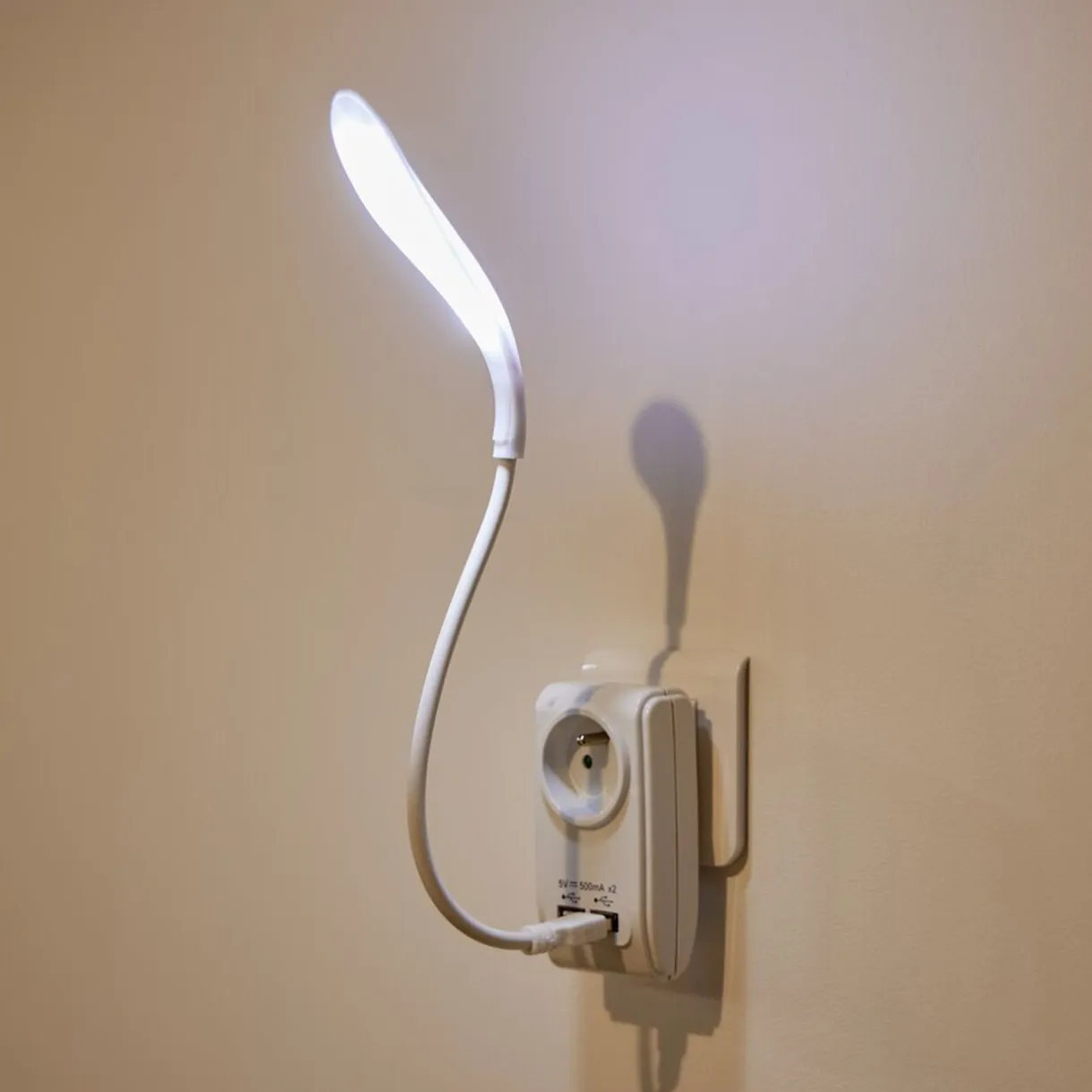 Lampe de lecture avec LED flexible et USB L40cm < Gifi