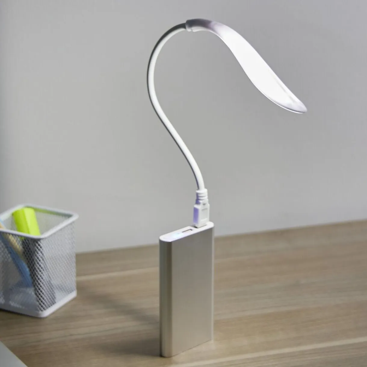 Lampe de lecture avec LED flexible et USB L40cm < Gifi