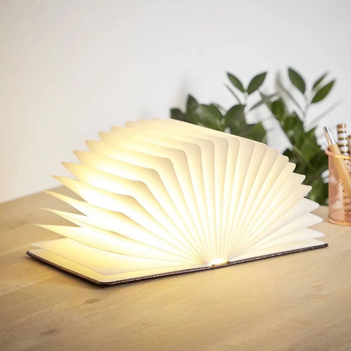 Lampe livre effet cuir marron < Gifi New