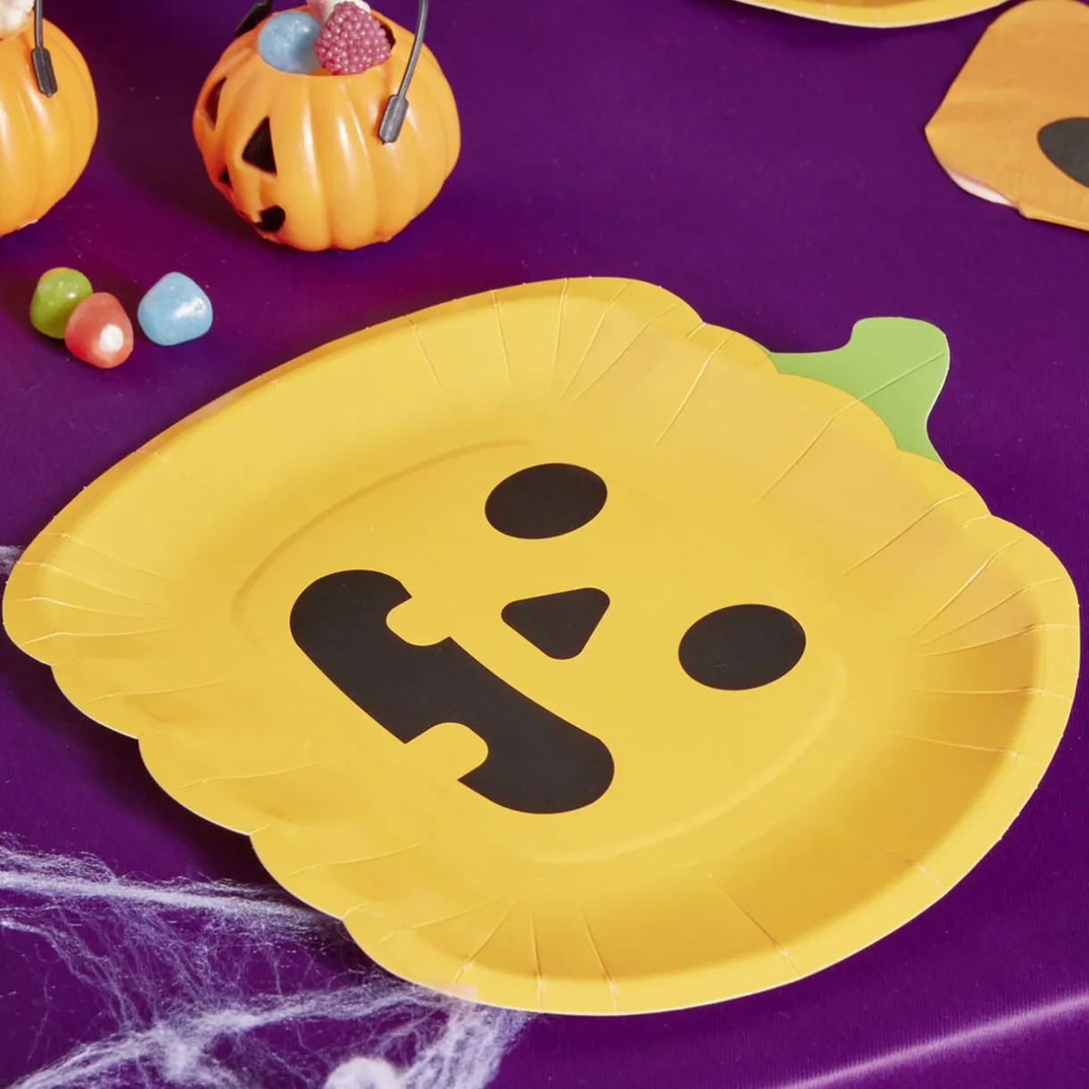 Lot de 8 assiettes en carton Ø23cm design citrouille Halloween < Gifi Hot