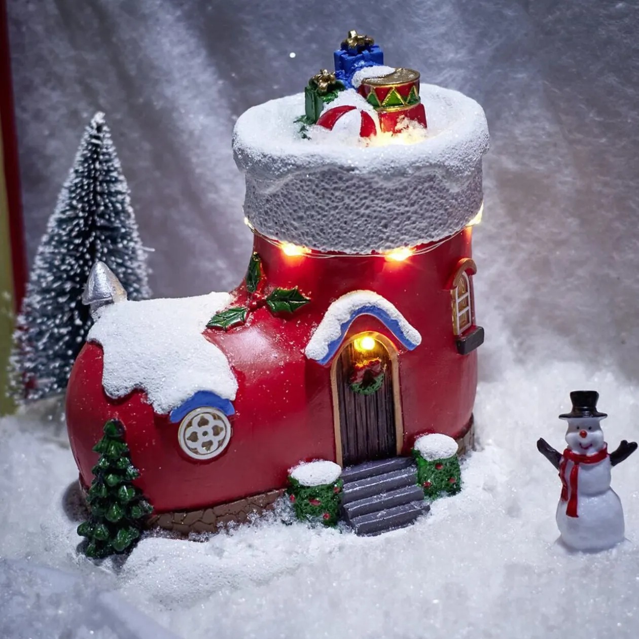Maison de Noël lumineuse forme botte rouge et blanche polyrésine 13x9xH13cm