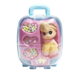 Mini poupée avec perles dans valisette H17,5cm < Gifi Sale