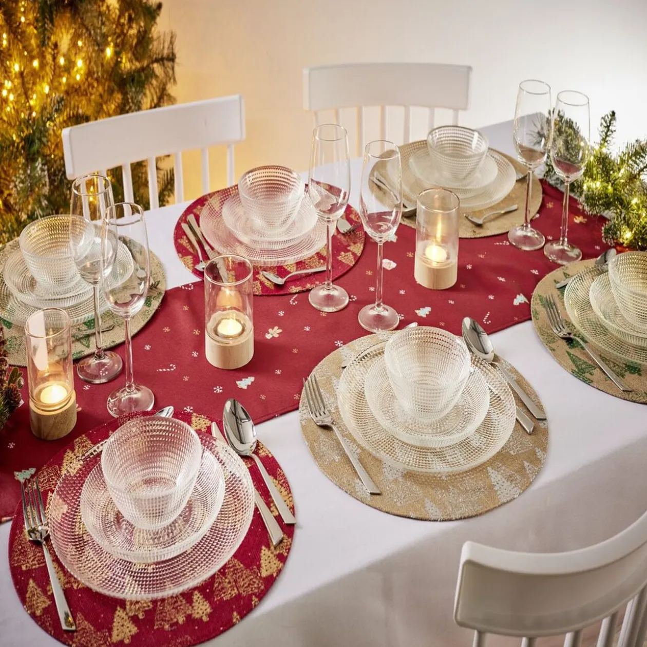 Nappe en tissu blanc avec chemin de table rouge motif Noël 140x250cm