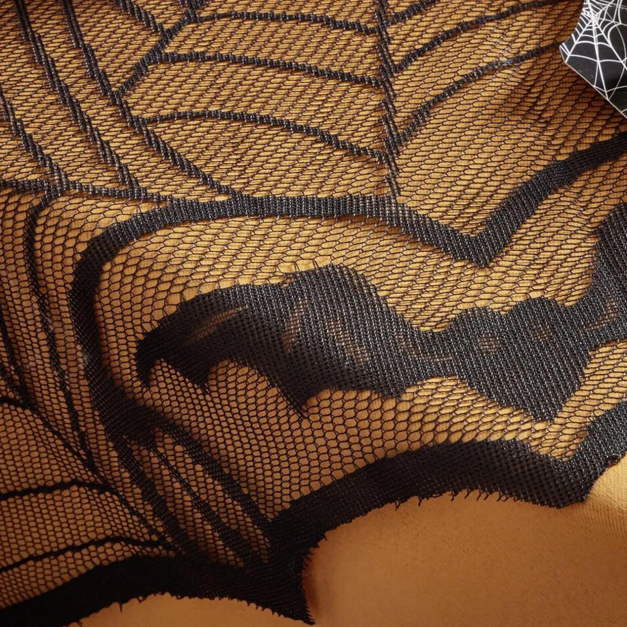 Nappe Halloween toile d'araignée noir 132x178cm < Gifi New