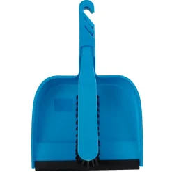 Pelle avec sa balayette en plastique