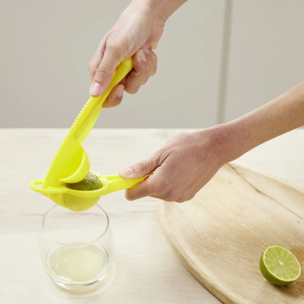 Pince presse citron manuel plastique vert