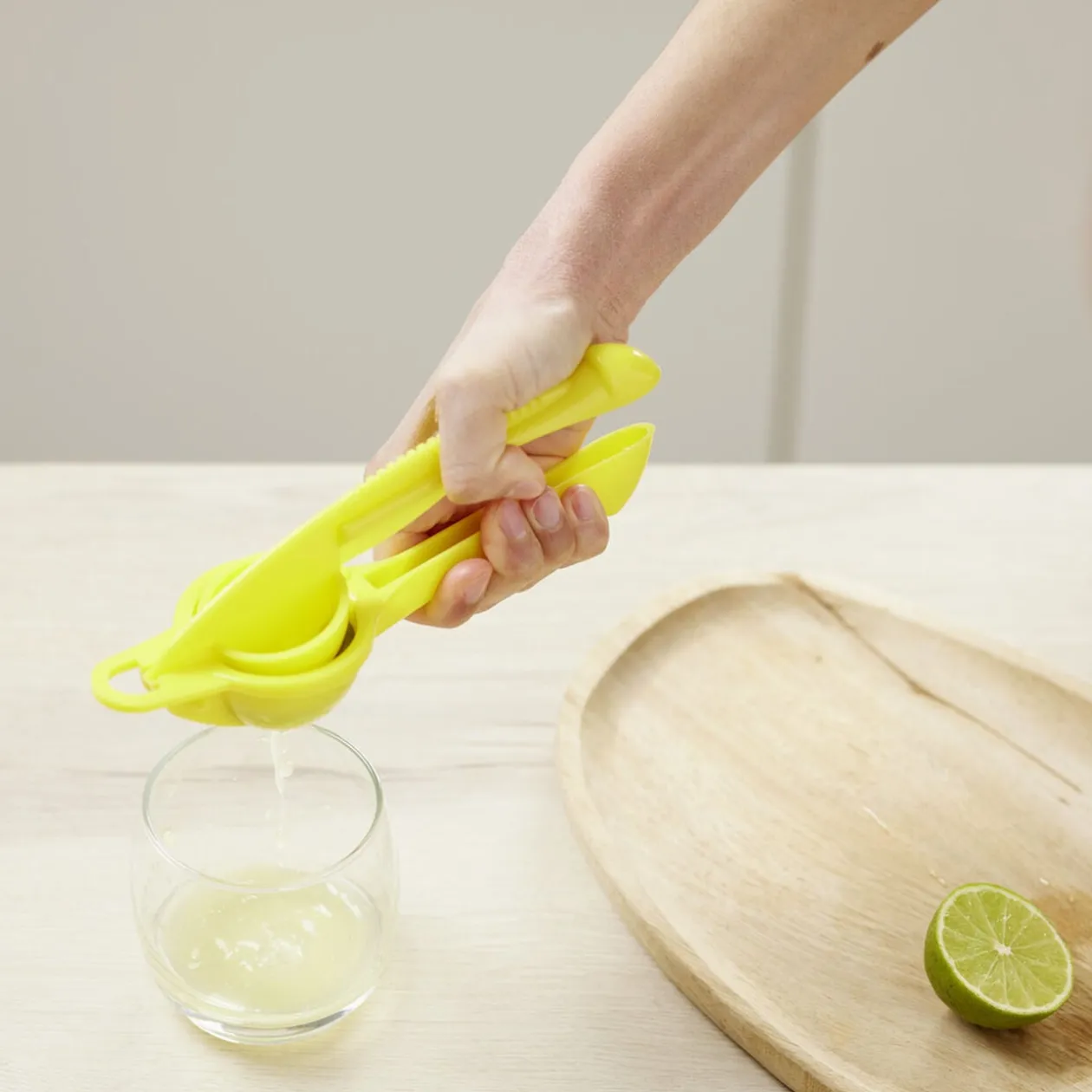 Pince presse citron manuel plastique vert