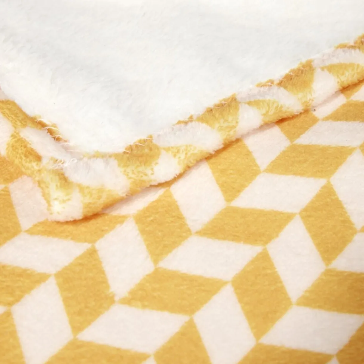 Plaid motif chevrons bicolore 130x160cm (2 modèles jaune ou bleu) < Gifi Discount