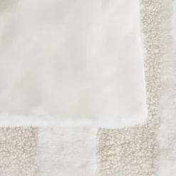 Plaid Teddy fourrure beige et blanc 130x190cm (2 modèles damier ou rayures)