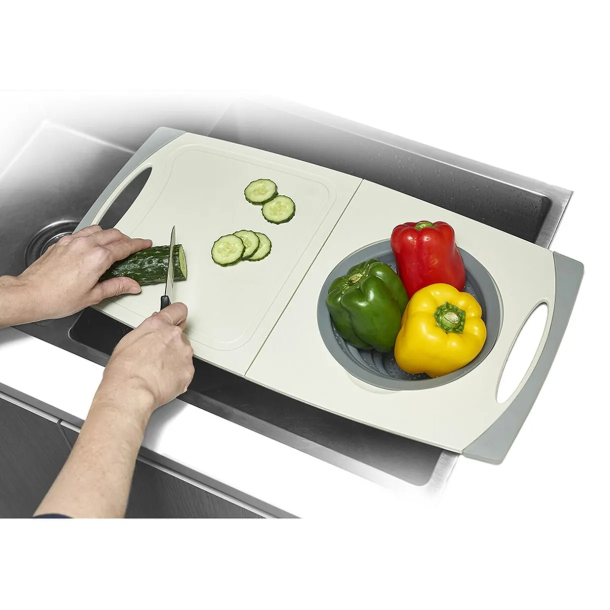 Planche à découper avec passoire rétractable silicone 56x29,5cm < Gifi