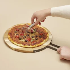 Plateau à pizza en bois avec roulette en acier < Gifi New