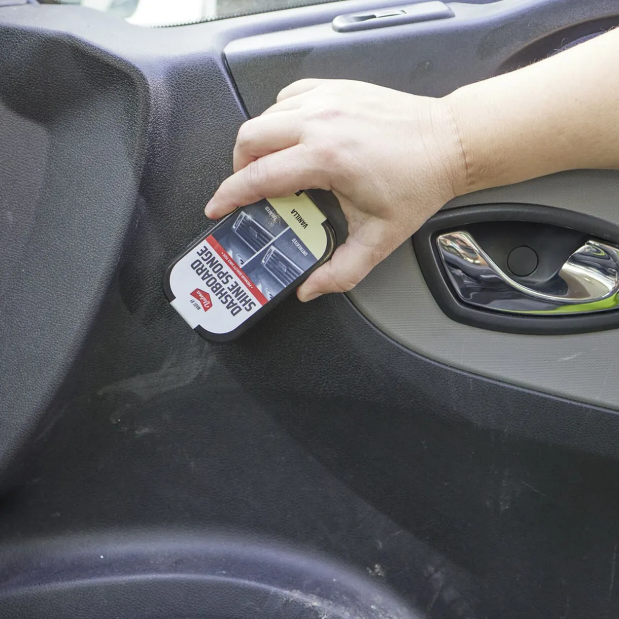 Éponge lustrante pour voiture parfumée (2 modèles) < Gifi