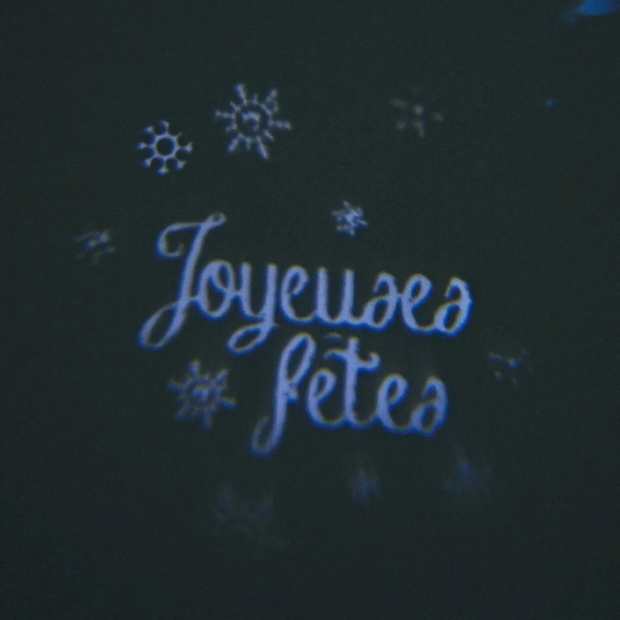 Projecteur extérieur LED solaire Noël motifs animés < Gifi Outlet