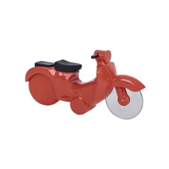 Roulette à pizza forme scooter rouge ou bleu