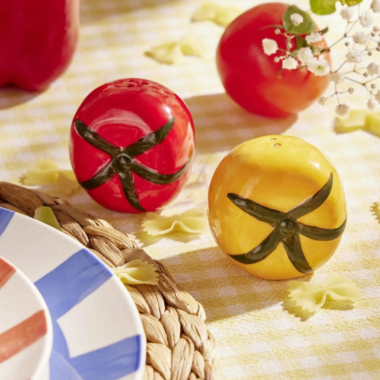 Salière et poivrière céramique forme tomate rouge et jaune Ø6xH4,5cm