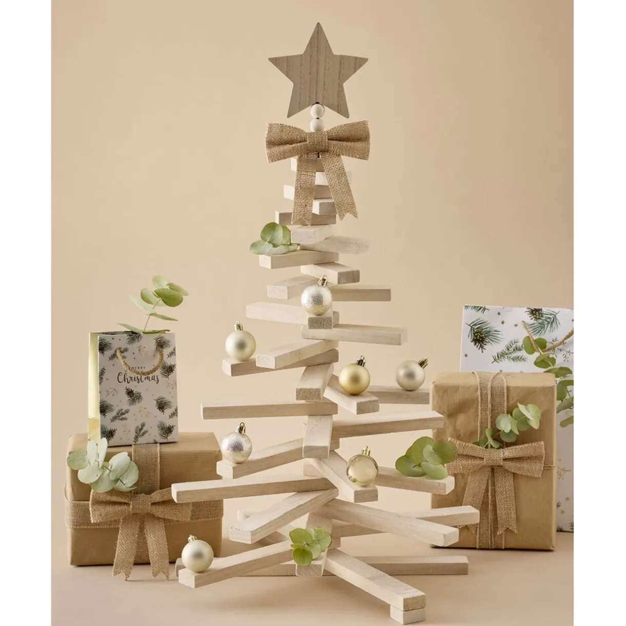 Sapin de Noël en bois amovible gris 48xH71cm < Gifi Online
