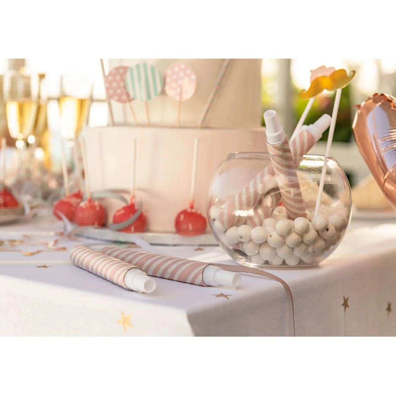 Sarbacane rayée rose et blanche x 4 et ses 60 boules blanches