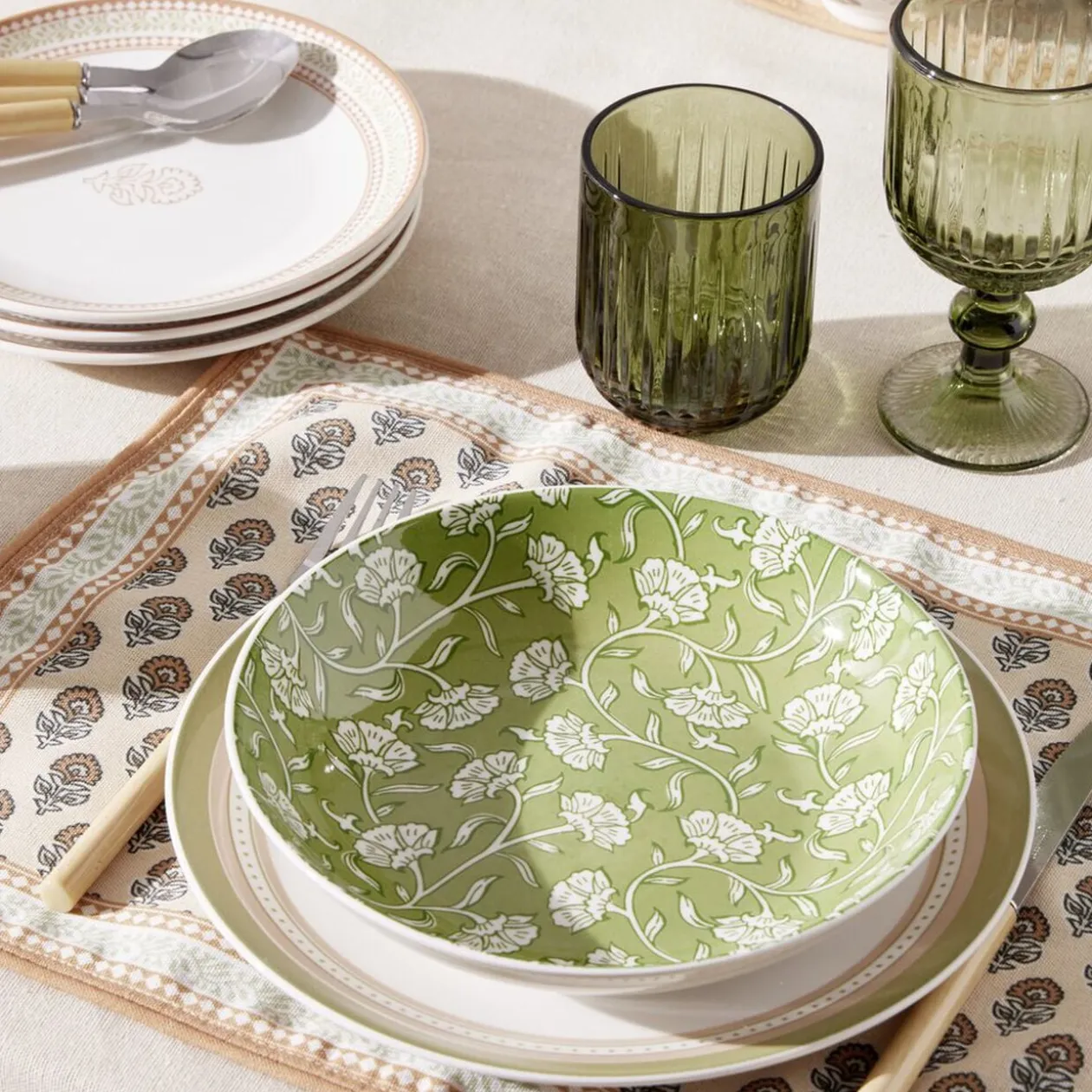 Service vaisselle porcelaine 4 personnes 12 pièces motif floral vert et beige