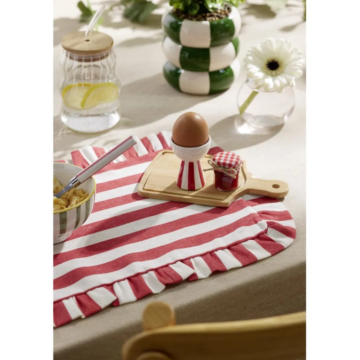 Set de table rectangulaire bord à volant motif rayure polycoton 30x45cm (3 modèles) < Gifi