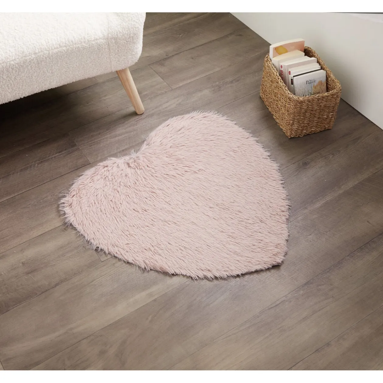 Tapis coeur effet fourrure rose ou beige 60x60cm