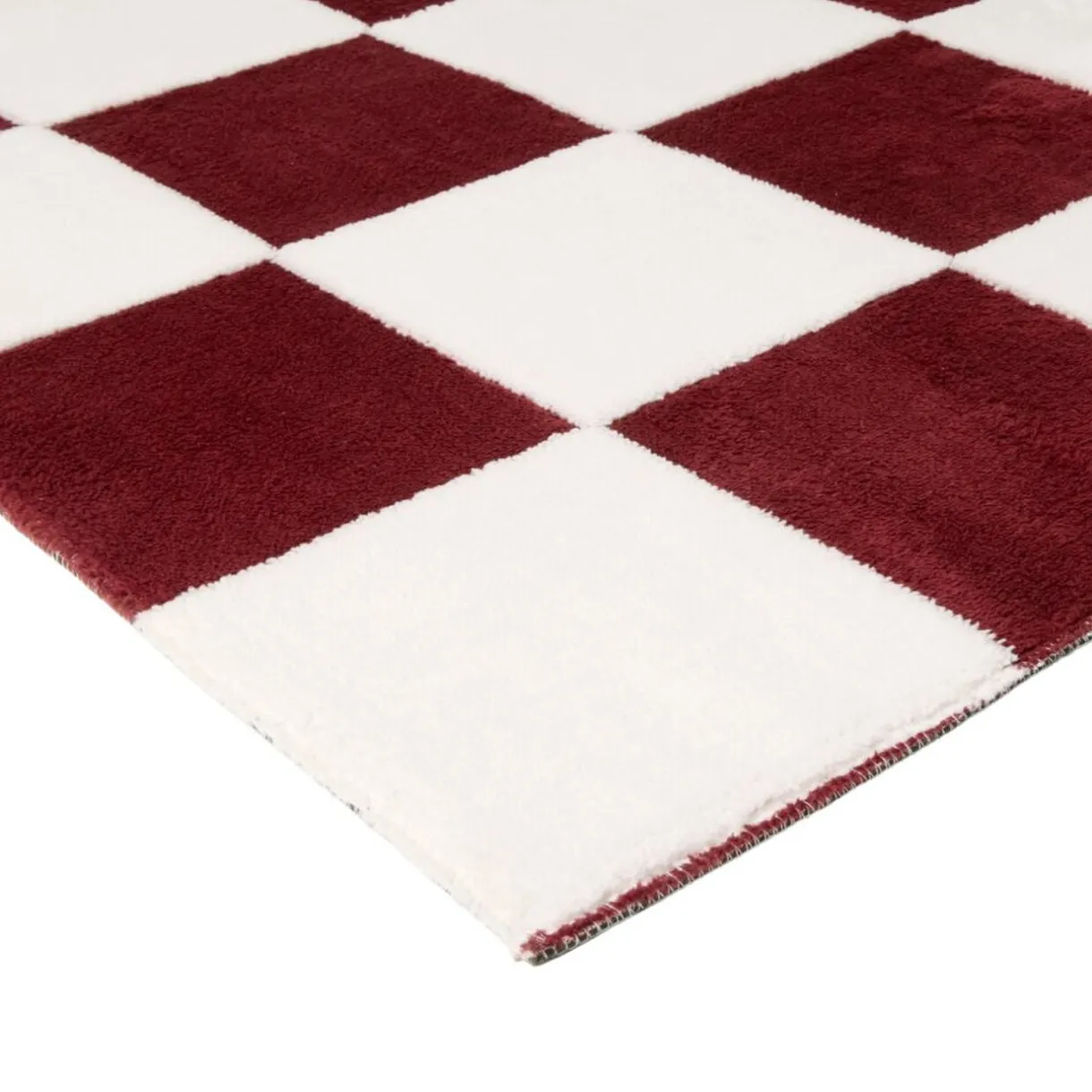 Tapis rectangulaire damier polyester 114x190cm (2 modèles beige ou rouge) < Gifi New