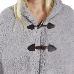 Veste plaid châle moutonné gris 75x150cm avec boutons à brandebourg < Gifi Hot