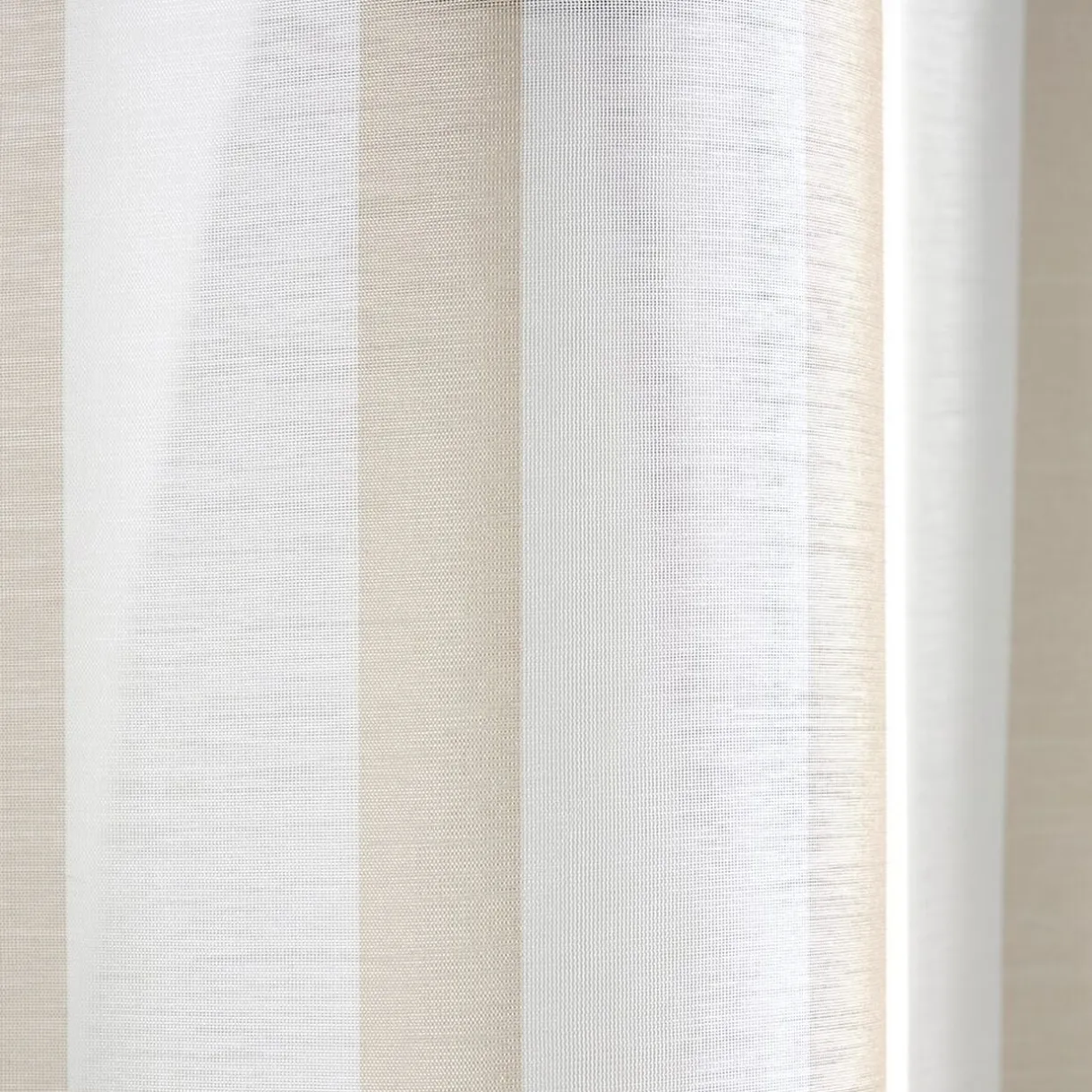Voilage à oeillets 140x240cm polyester bayadère rayures blanc et beige < Gifi Online